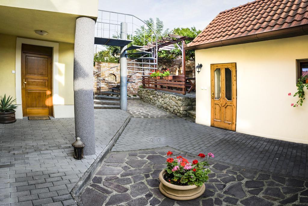 Penzion Moravsky Sommelier Valtice Exterior photo